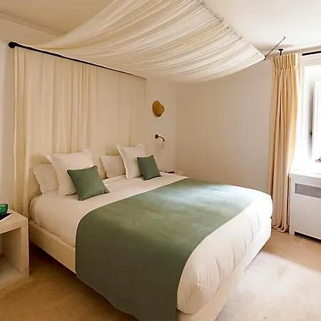 Hotel Le Vieux Castillon-du-Gard