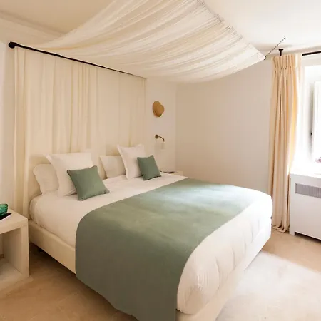 מלון Le Vieux 5*
